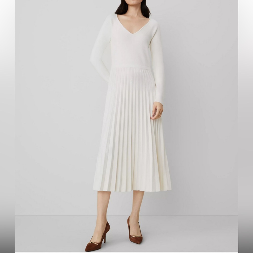 Ann Taylor Winter White V-Neck Pleated Sweater Dress Sz Small Petite